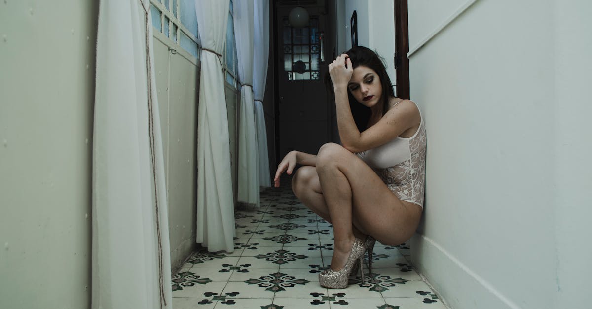 découvrez notre collection de lingerie élégante qui allie confort et sophistication. chaque pièce est conçue pour mettre en valeur votre silhouette tout en vous apportant une sensation de luxe. explorez des designs raffinés et des matériaux délicats pour vous sentir belle et confiante en toute occasion.