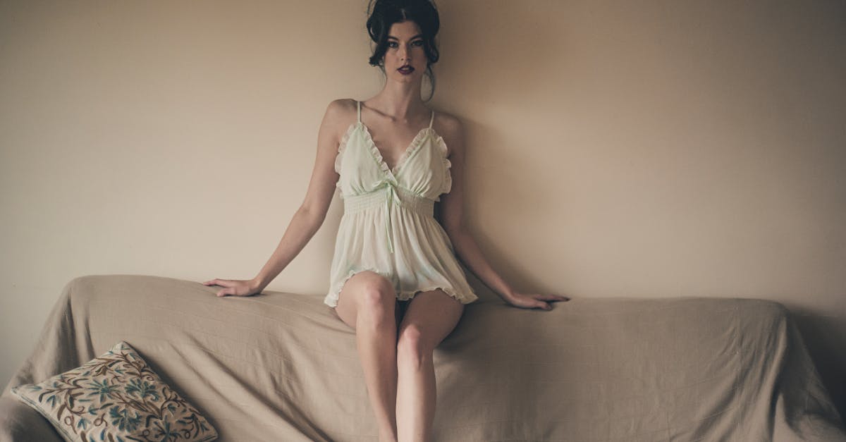 découvrez notre collection de lingerie élégante et confortable, conçue pour sublimer votre silhouette. que vous recherchiez de la délicatesse, du soutien ou du style, trouvez la pièce parfaite pour toutes les occasions. osez vous sentir belle et confiante avec nos modèles variés.