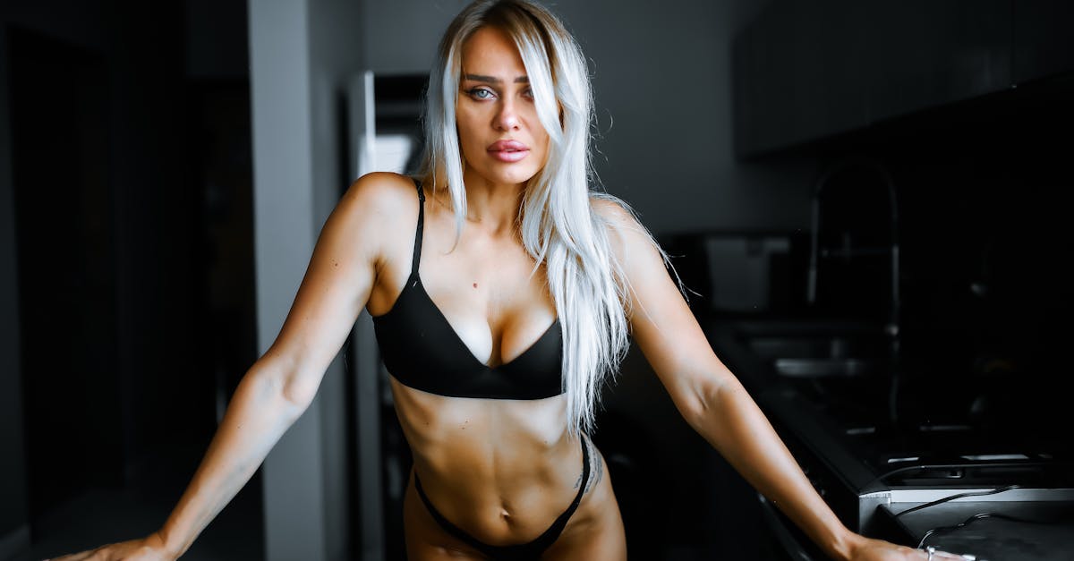 découvrez les dernières tendances en lingerie : du sexy au confort, explorez les styles, couleurs et matières qui sont à la mode cette saison pour sublimer votre garde-robe et votre intimité.