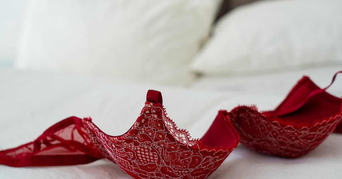 découvrez notre collection de lingerie élégante et confortable, conçue pour sublimer votre silhouette et vous offrir un intimité inégalée. que vous cherchiez une pièce sexy ou un ensemble raffiné, notre sélection vous séduira par ses matières délicates et ses designs uniques.