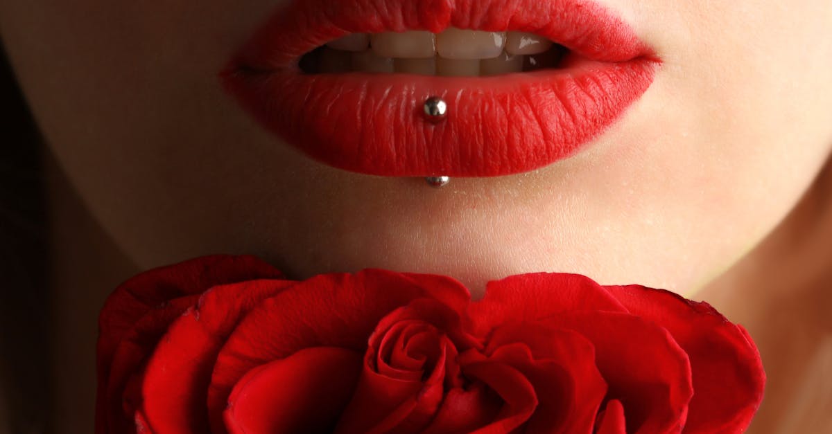 découvrez notre gamme étendue de rouges à lèvres, alliant qualité et confort. des teintes audacieuses aux nuances subtiles, trouvez le lipstick idéal pour sublimer votre sourire et mettre en valeur votre beauté au quotidien.