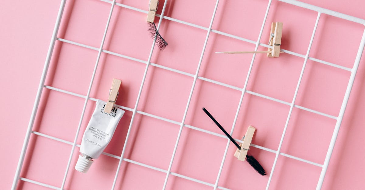 découvrez nos astuces et conseils pour une organisation parfaite de vos produits de maquillage. transformez votre routine beauté avec des solutions pratiques et esthétiques pour un espace impeccablement rangé.